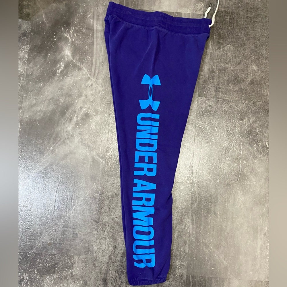 UA women’s Small Jogger
